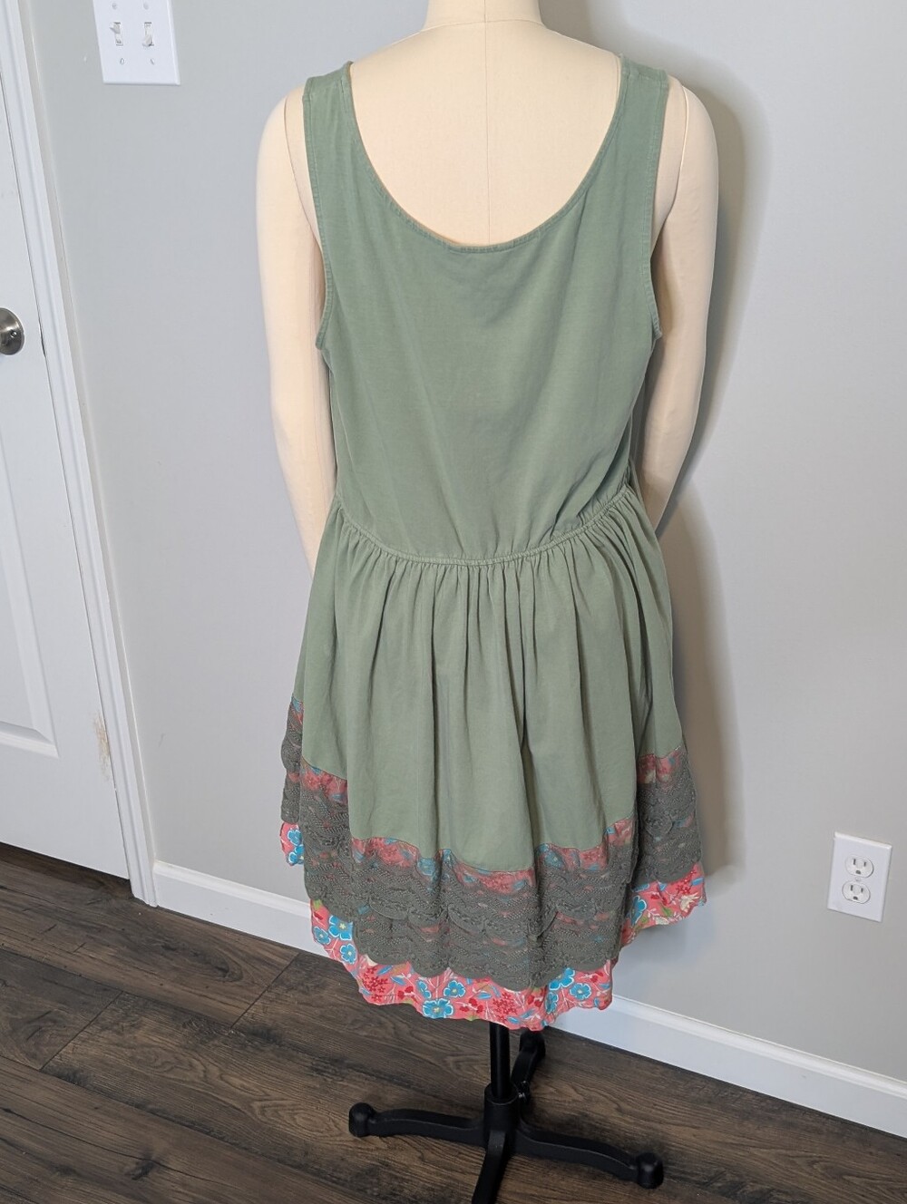 Matilda Jane Sleeveless Sage Green Lace-Trim Sundress with Floral Hem Size XL - Picture 3 of 8